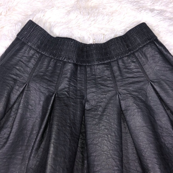 H&M Black Skater Skirt - Picture 3 of 8